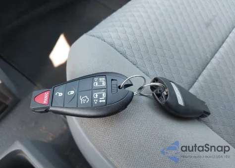 2010 Chrysler Town & Country Touring from USA, damaged, VIN 2A4RR5D14AR221292